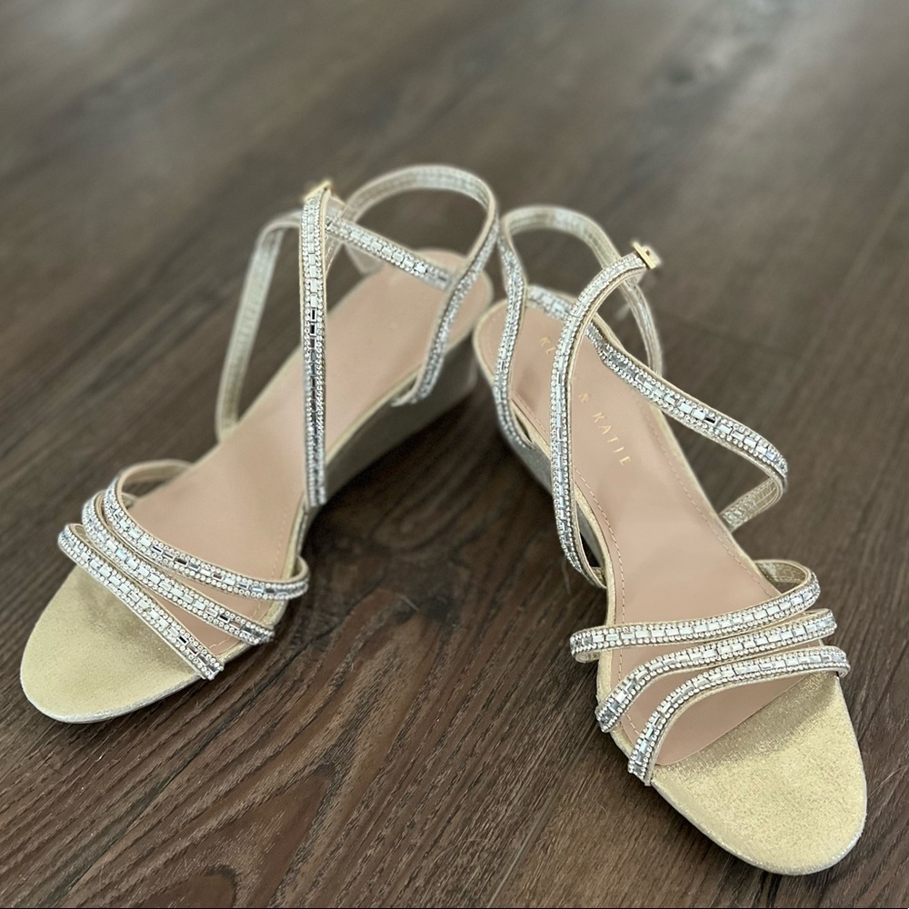 Kelly & Katie Gold Sparkle Heels, Size 9